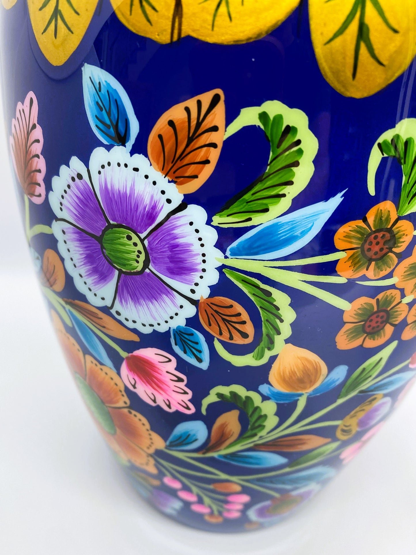 Malika Adult Ashes Urn-Adult Urn for Ashes-Cremation Urns- The cremation urns for ashes and keepsakes for ashes come in a variety of styles to suit most tastes, decor and different volumes of funeral ashes.