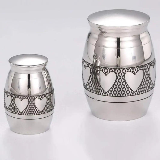 Cuore Keepsake Small Ashes Urn-Pet Urn for Ashes-Cremation Urns- The cremation urns for ashes and keepsakes for ashes come in a variety of styles to suit most tastes, decor and different volumes of funeral ashes.