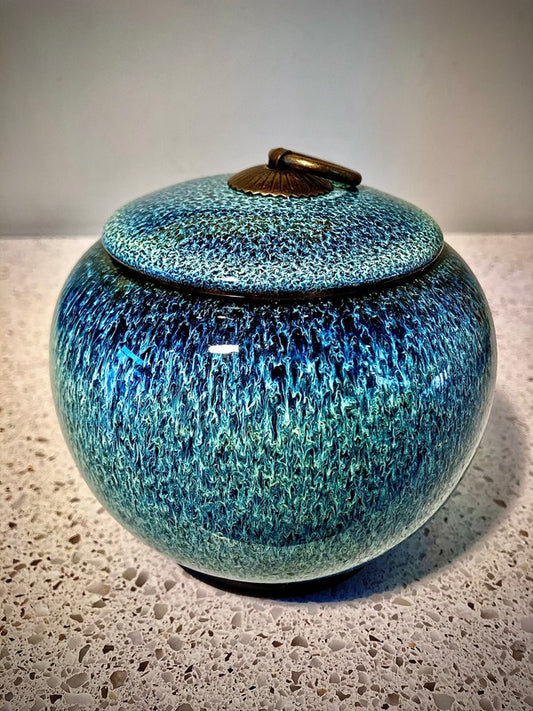Kunaka Pet or Keepsake Cremation Ashes Urn-Pet Urn for Ashes-Cremation Urns- The cremation urns for ashes and keepsakes for ashes come in a variety of styles to suit most tastes, decor and different volumes of funeral ashes.