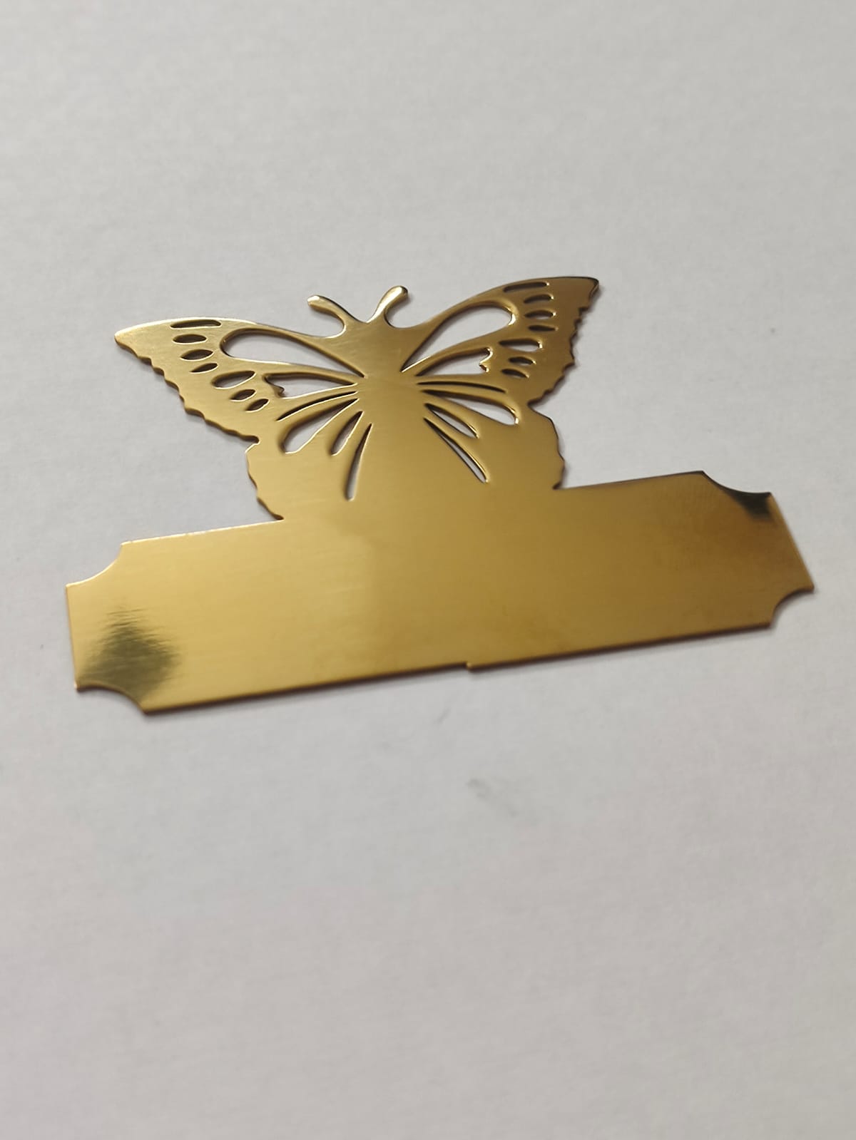 Ardora Emblems-Adult Urn for Ashes-Cremation Urns- The cremation urns for ashes and keepsakes for ashes come in a variety of styles to suit most tastes, decor and different volumes of funeral ashes.