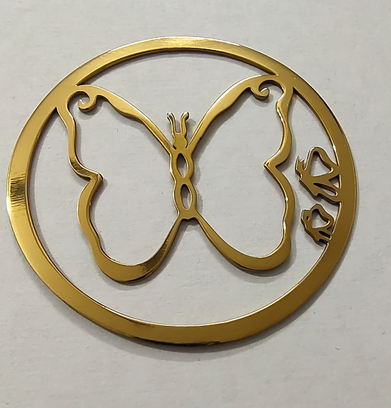 Ardora Emblems-Adult Urn for Ashes-Cremation Urns- The cremation urns for ashes and keepsakes for ashes come in a variety of styles to suit most tastes, decor and different volumes of funeral ashes.