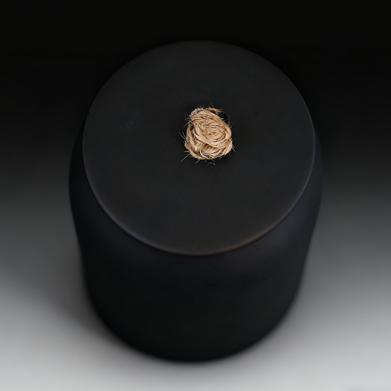 Liefde Pet or Keepsake Ashes Urn-Pet Urn for Ashes-Cremation Urns- The cremation urns for ashes and keepsakes for ashes come in a variety of styles to suit most tastes, decor and different volumes of funeral ashes.