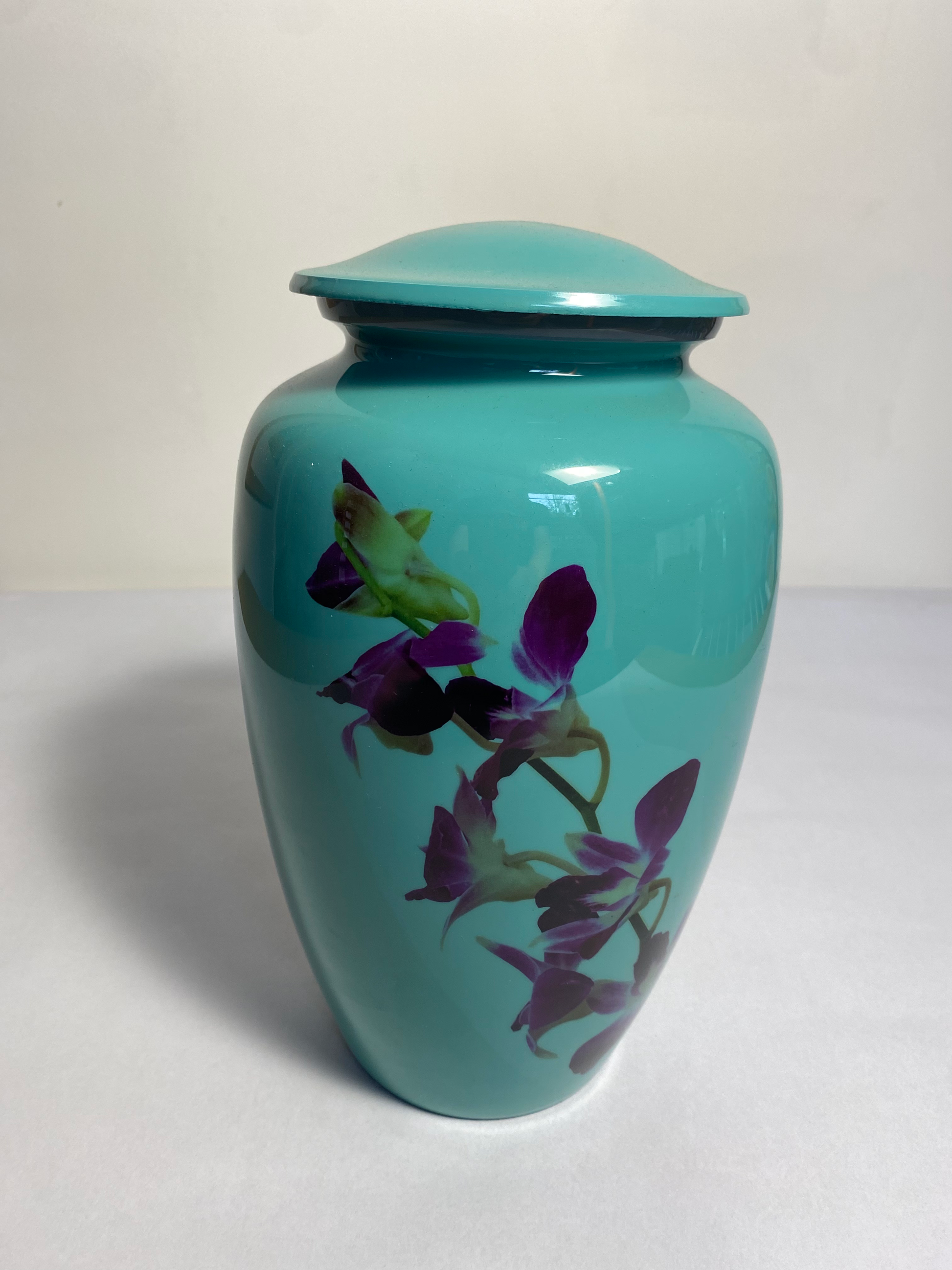 Lumana Adult Ashes Urn-Adult Urn for Ashes-Cremation Urns- The cremation urns for ashes and keepsakes for ashes come in a variety of styles to suit most tastes, decor and different volumes of funeral ashes.