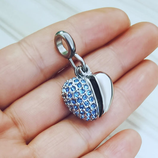 Divan Cremation Ashes Keepsake Pendant-Keepsake Cremation Jewellery-Cremation Urns- The cremation urns for ashes and keepsakes for ashes come in a variety of styles to suit most tastes, decor and different volumes of funeral ashes.